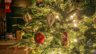 How to do Christmas decorating without losing your sanity