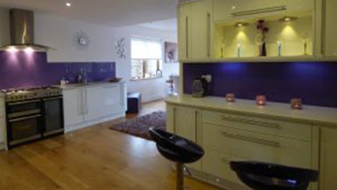 5 Ways to Decorate above Kitchen Cabinets
