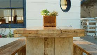 Outdoor decorating for spring